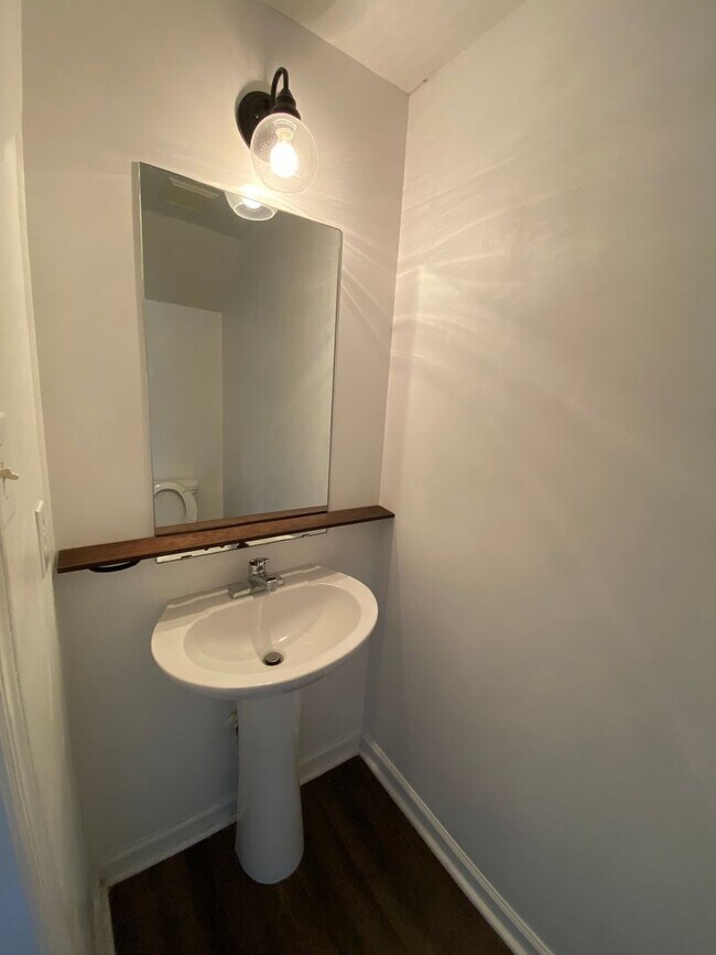 Foto del edificio - 326 Bracken Pl