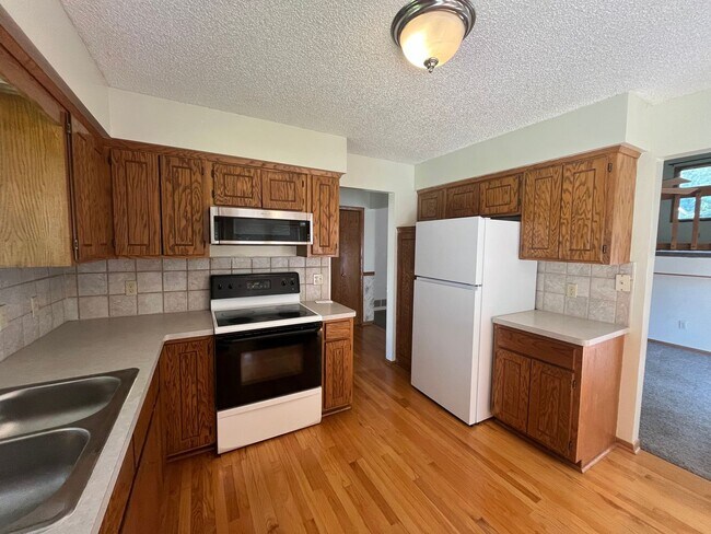 Foto del edificio - Don't pass up this corner lot unit with 3 ...
