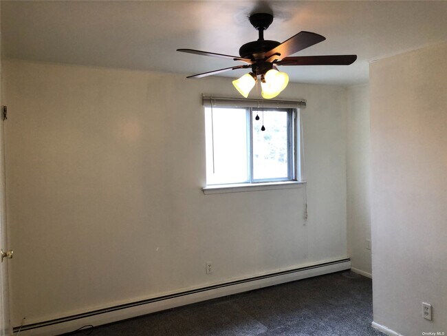 Foto del edificio - 653 Meadow Rd