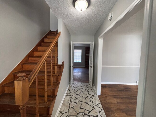 Foto del edificio - 6330 Coteswood Rd