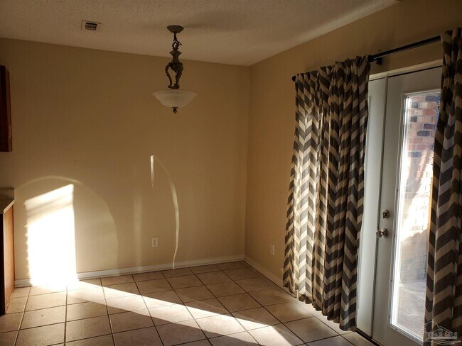 Foto del edificio - 3334 Pine Forest Rd