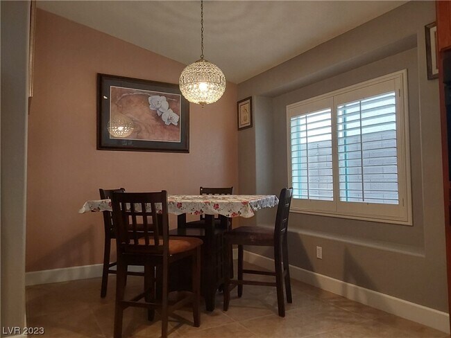 Foto del edificio - 8078 Base Camp Ave