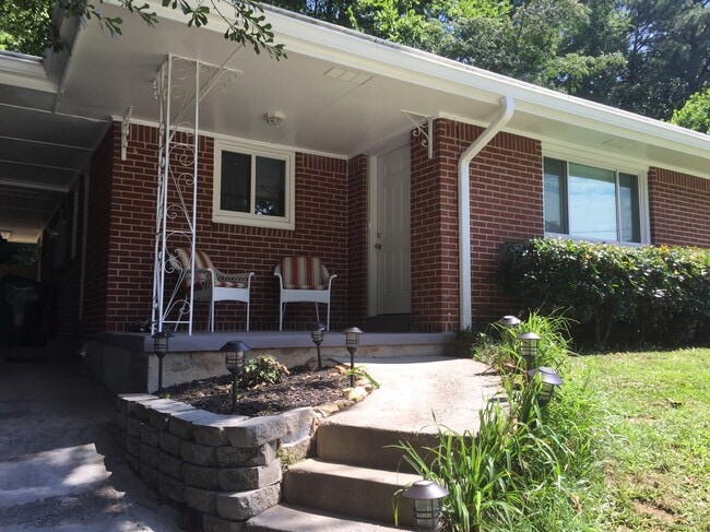 Front Porch - 430 Wimbledon Road Northeast Townhome