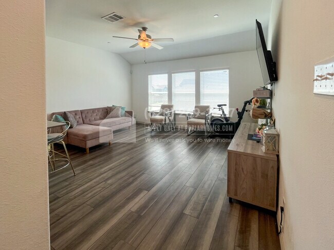 Foto del edificio - 5148 Heritage St