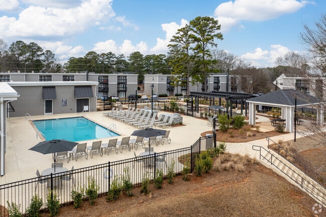 CLUB 34 Pool - Club 34 Apartments