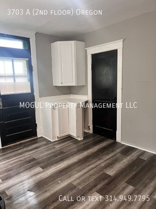 Building Photo - 3703 A (2nd floor) Oregon-