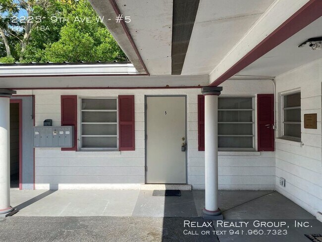 Building Photo - Affordable 2Bed/2Bath Duplex in Bradenton!!