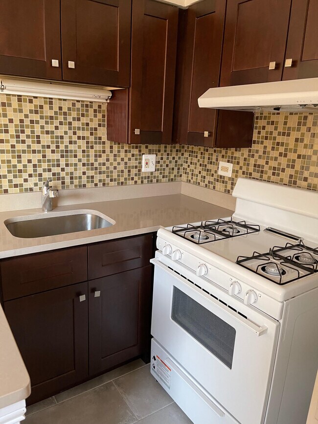Foto del edificio - 3700 N Pine Grove Ave
