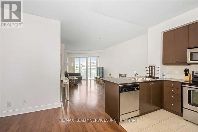 Building Photo - 50 Absolute Ave
