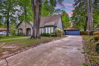 Building Photo - 2130 Lake Hills Dr