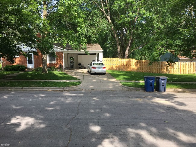 Building Photo - 3 br, 1.5 bath House - 2319 Walter Dr