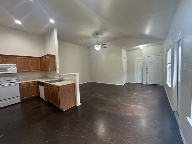 Building Photo - 5731 Golf Heights