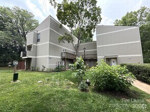 Building Photo - 1605 Merry Oaks Rd