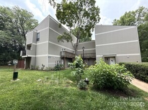 Building Photo - 1605 Merry Oaks Rd
