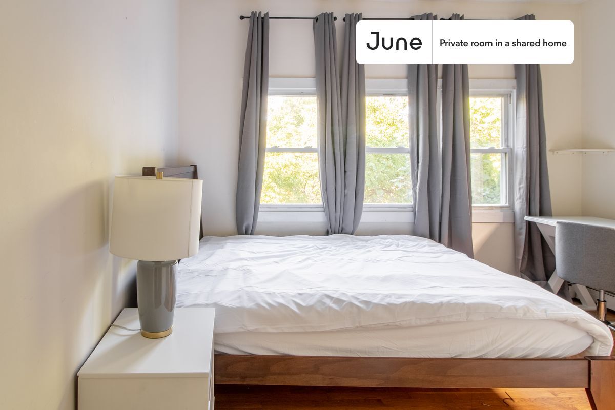 Primary Photo - Room in Shared 5 bed/1 bath home