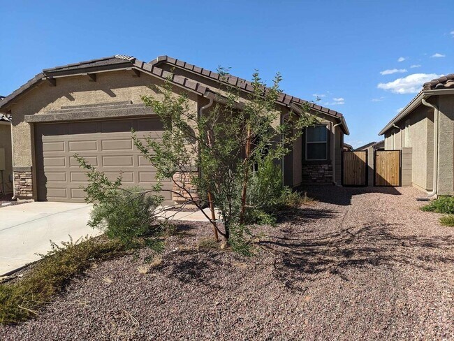 Building Photo - 3 Bedroom Single Family Home in Red Rock
