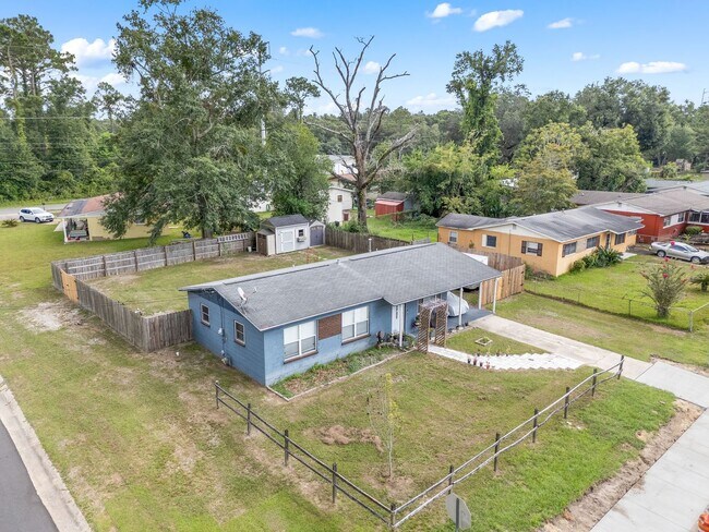 Foto del edificio - Charming 3 Bedroom, 1 Bath Pensacola Home available !!