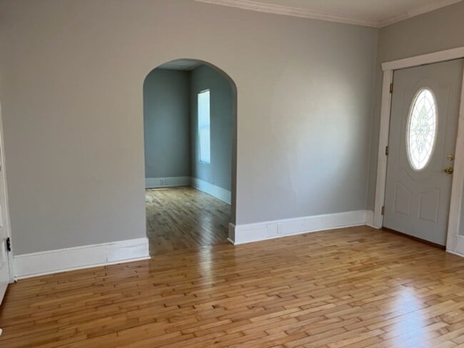 Building Photo - 339 5th St