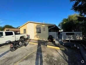 Building Photo - 1130 N F St