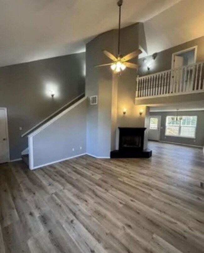 Building Photo - 5 bed/3 bath house