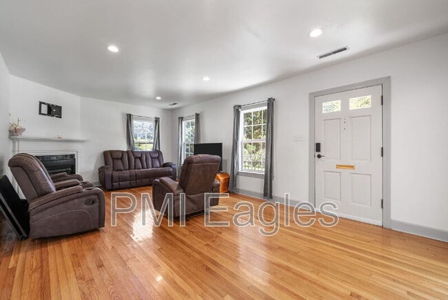 Building Photo - 2721 S Virginia St