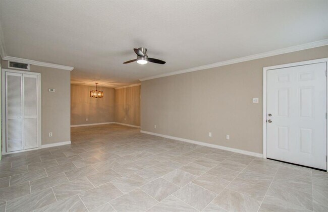 Building Photo - 7400 Bellerive Dr