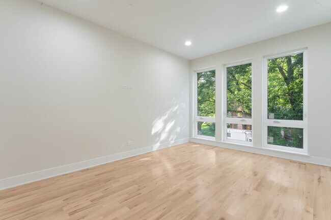 Building Photo - 6410 S Vernon Ave