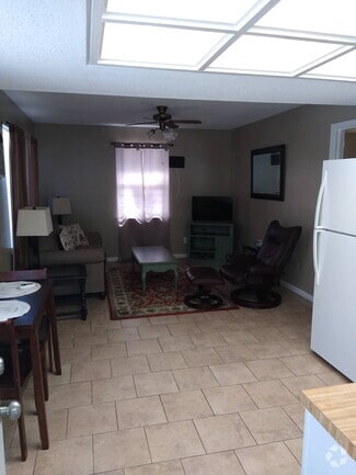 Building Photo - 1370 Hurricane Rd