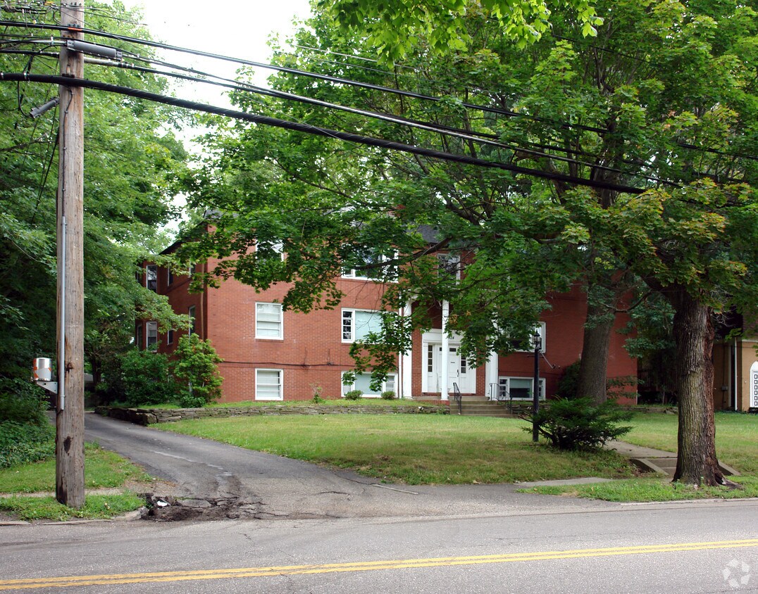 1424 Fulton Dr NW, Canton, OH 44703 Apartments in Canton, OH