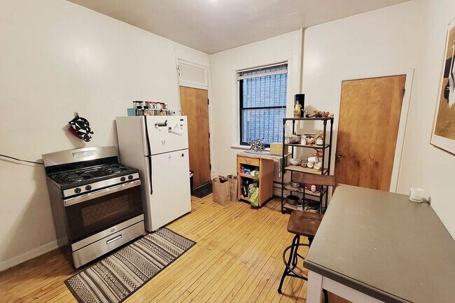 Foto del edificio - 923 W Waveland Ave