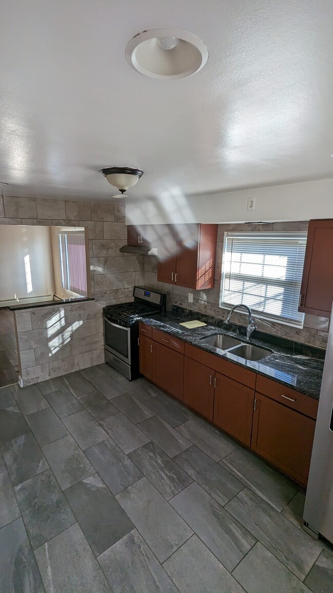 Kitchen - 379 Mackinaw Ave