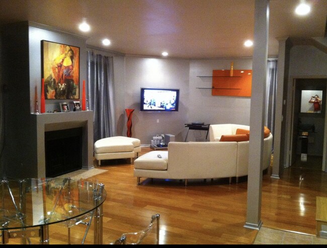 Foto del edificio - 11901 Laurelwood Dr