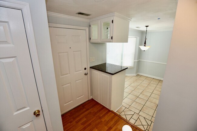 Foto del edificio - Upgraded Condo at Chic's beach!! Updated K...