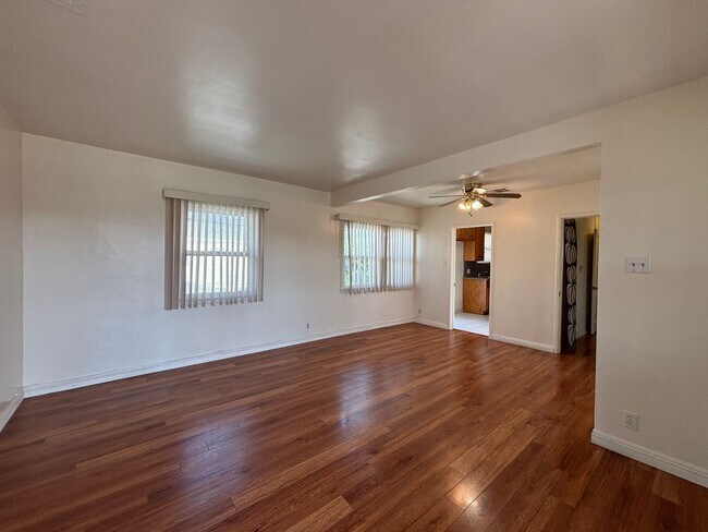 Foto del edificio - Glenoaks, 625-633 1/2