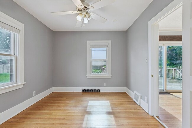 Building Photo - 519 S 56th St