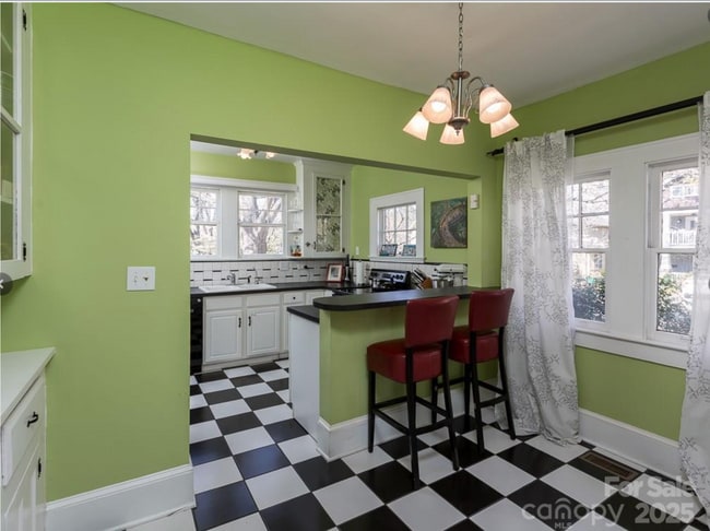 Building Photo - 1100 Herrin Ave