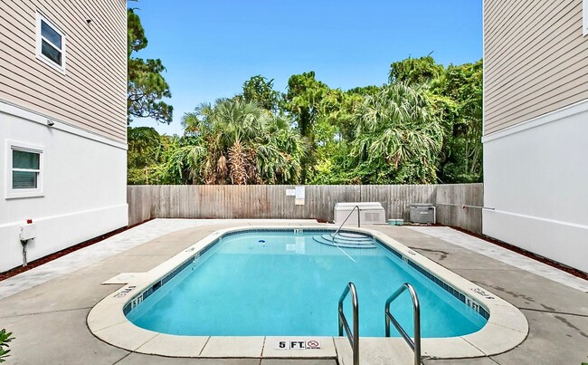Building Photo - Fully furnished 5 Bedroom, 4 1/2 baths, wi...