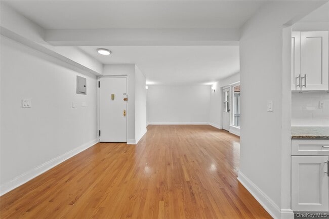 Building Photo - 730 Pelham Rd