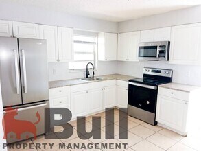 Building Photo - 1727 Birchwood Cir