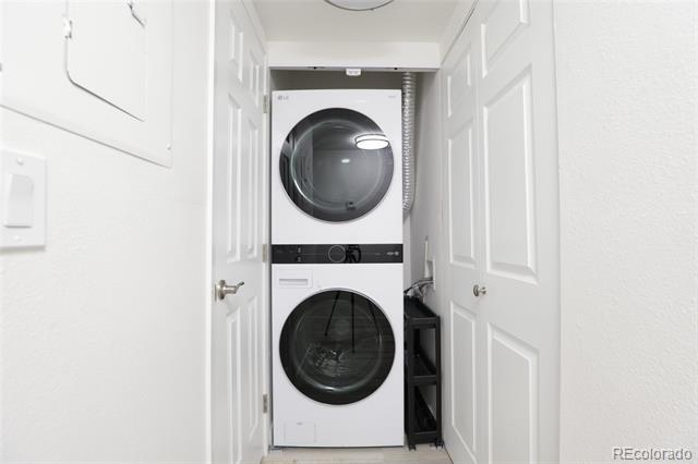 Foto del edificio - 8741 Dawson St