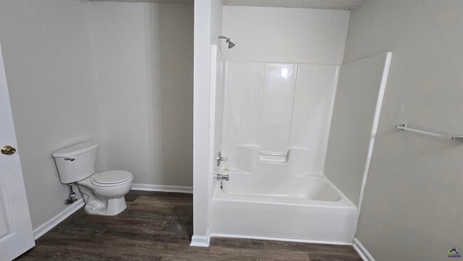 Building Photo - 310 Orchard Way