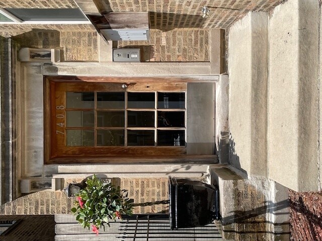 Building Photo - 7408 N Hoyne Ave