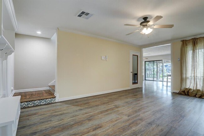 Foto del edificio - 18122 Bal Harbour Dr