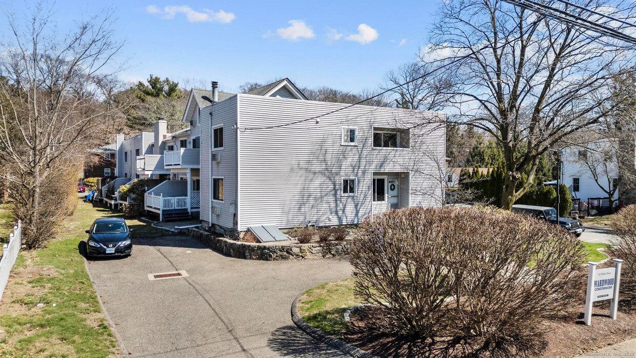 Primary Photo - Newly Renovated 1 Bedroom Apartment