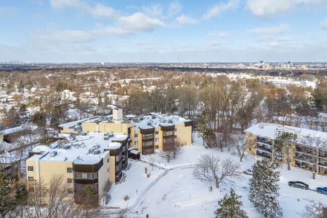 Aerial Photo - 111 Imperial Dr W