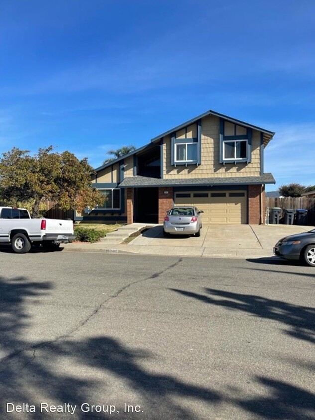 Primary Photo - 4 br, 3 bath House - 5040 Oakbrook Circle