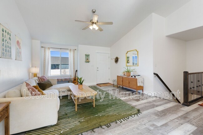 Foto del edificio - 4082 N Poplar Dr
