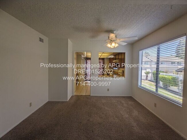 Building Photo - 2 Bedroom 2 Bathroom End Unit Townhouse in...