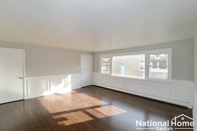 Building Photo - 5227 N Reserve Dr Unit 3W