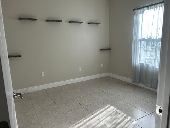 Building Photo - 5567 Estero Loop